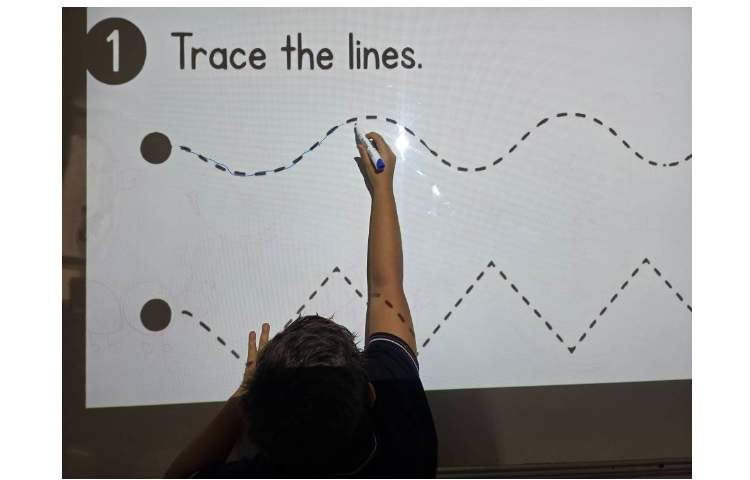 انجام فعالیت مربوط به Fine Motor Skilss 1