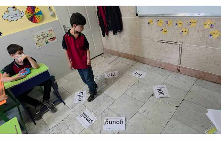 انجام فعالیت مربوط به opposite words 1