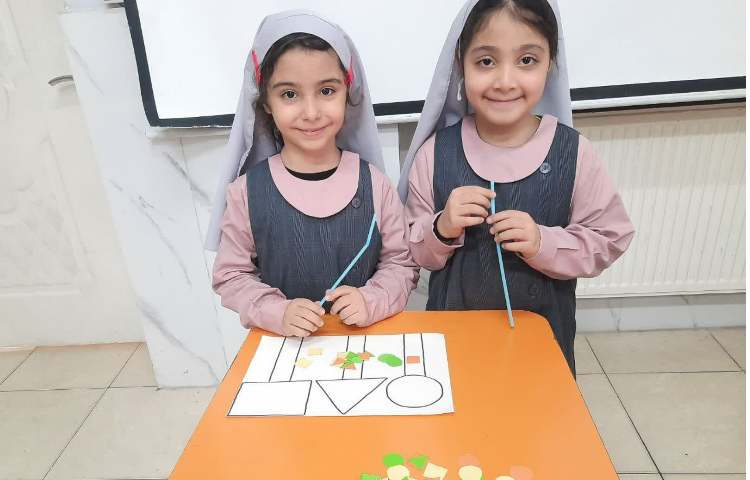 انجام فعالیت مربوط به Shapes 2