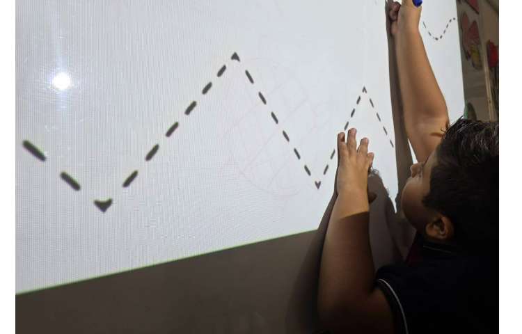 انجام فعالیت مربوط به Fine Motor Skilss 2