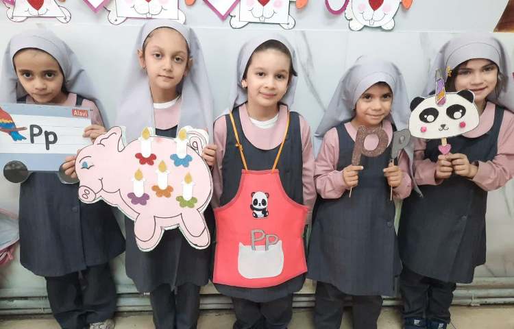 انجام فعالیت مربوط به Letter Formation 3