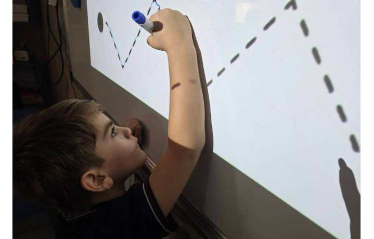 انجام فعالیت مربوط به Fine Motor Skilss 3
