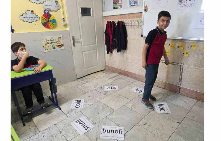انجام فعالیت مربوط به opposite words 3