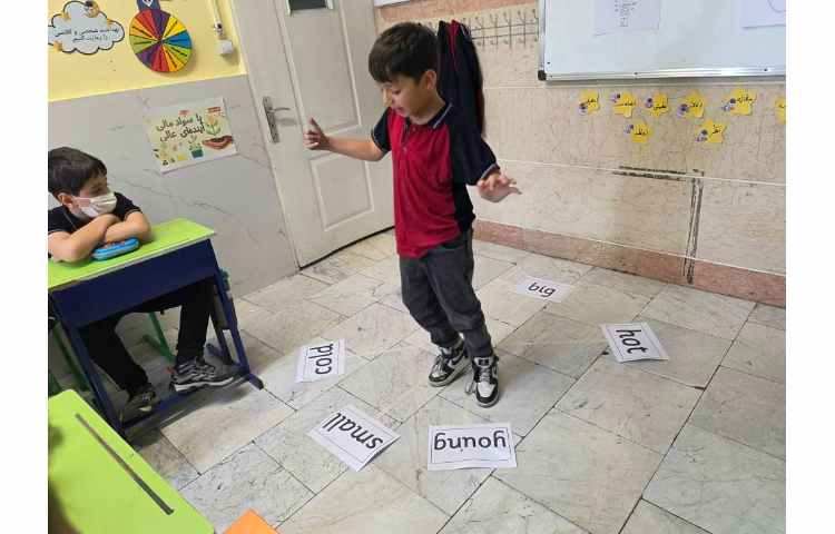 انجام فعالیت مربوط به opposite words 5