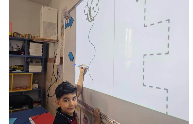 انجام فعالیت مربوط به Fine Motor Skilss 6