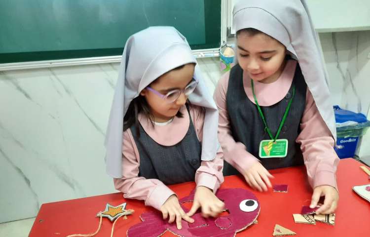 انجام فعالیت مربوط به Fine motor skills