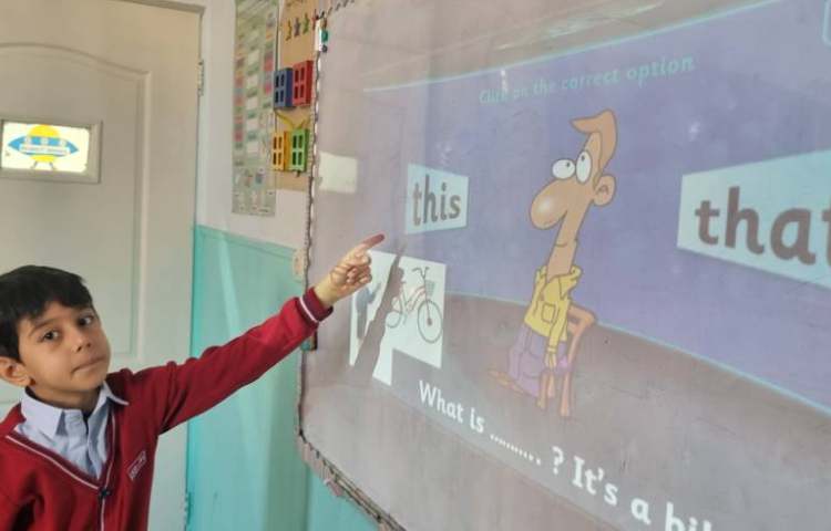 انجام فعالیت های تشخیص this, that و جمله سازی 5