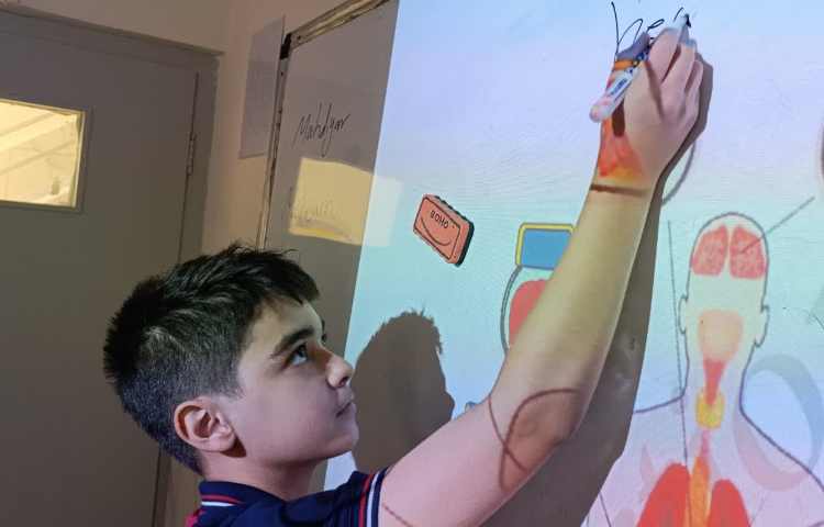 انجام فعالیت‌های متنوع در زنگ Science 2