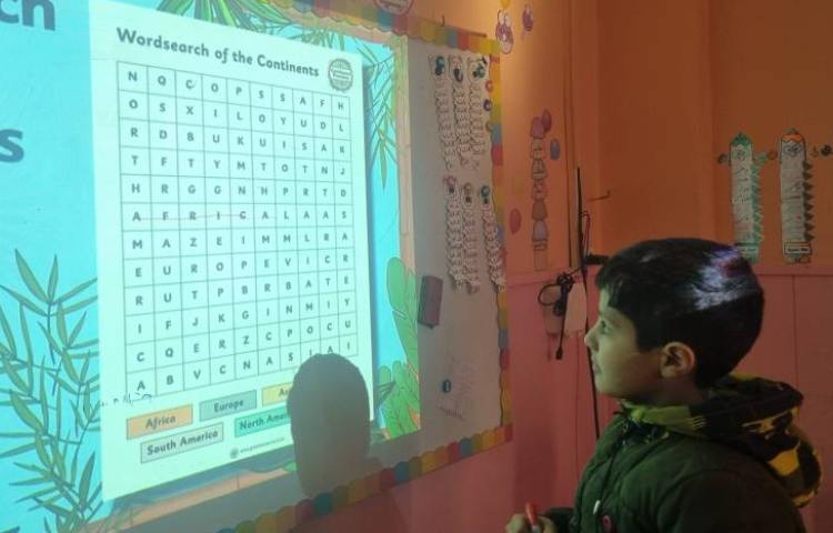 انجام فعالیت های پروژه هفته علوم، آشنایی با قاره ها 12