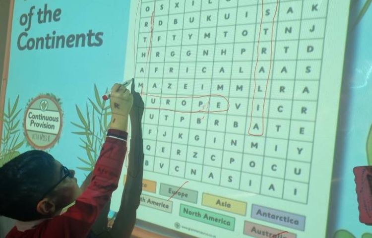انجام فعالیت های پروژه هفته علوم، آشنایی با قاره ها 2