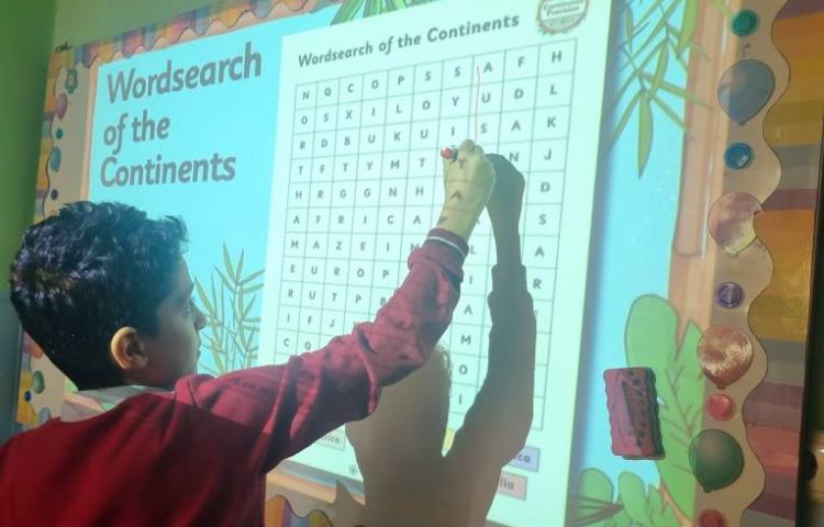انجام فعالیت های پروژه هفته علوم، آشنایی با قاره ها 4