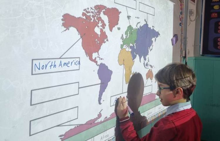 انجام فعالیت های پروژه هفته علوم، آشنایی با قاره ها 6