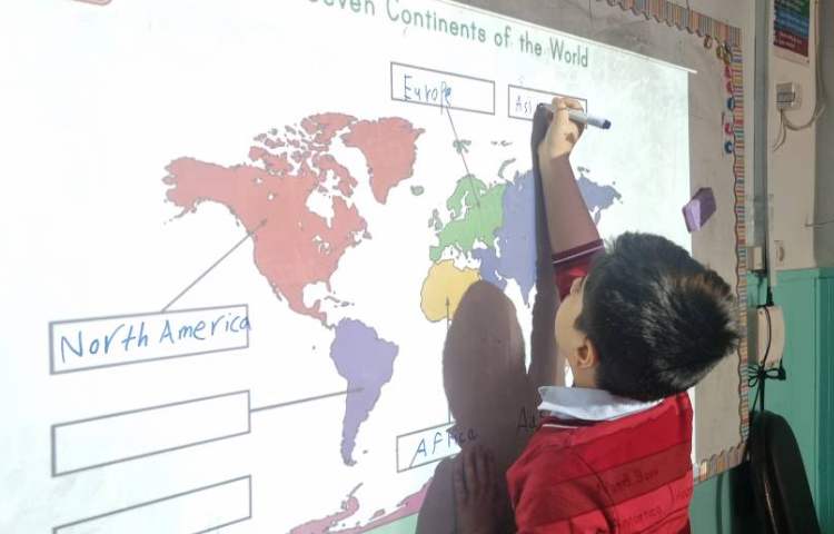 انجام فعالیت های پروژه هفته علوم، آشنایی با قاره ها 7