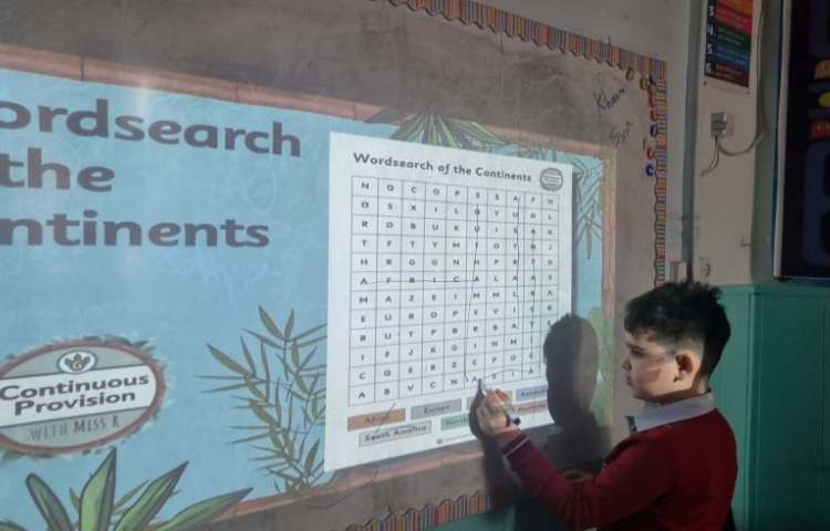 انجام فعالیت های پروژه هفته علوم، آشنایی با قاره ها 8