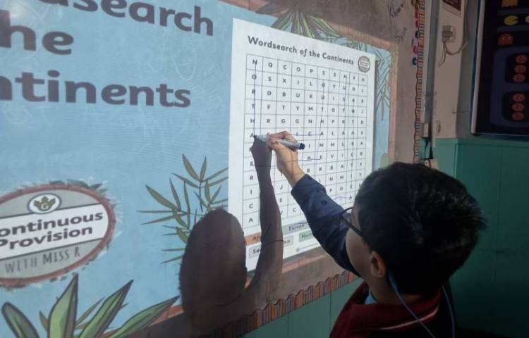 انجام فعالیت های پروژه هفته علوم، آشنایی با قاره ها 9