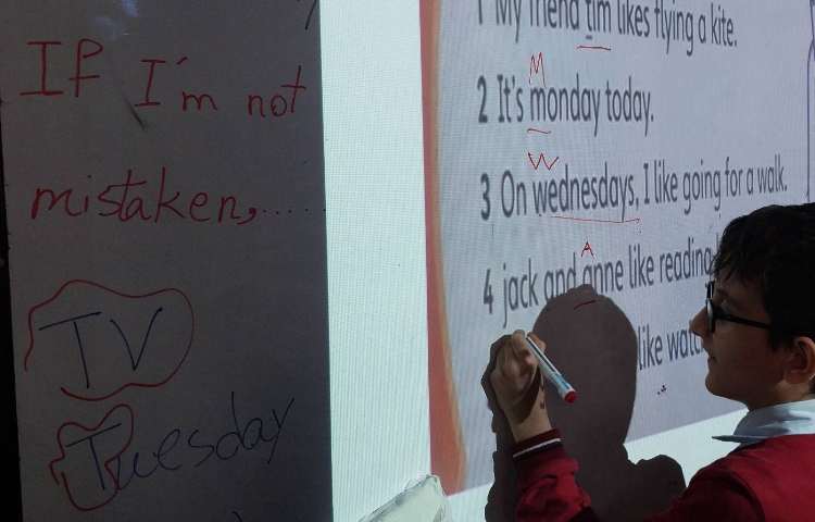 انجام فعالیت‌های کتاب-زنگ زبان عمومی 2