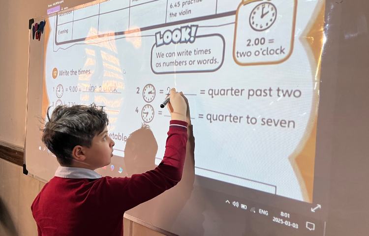 انجام فعالیت‌های کتاب-زنگ زبان عمومی 3