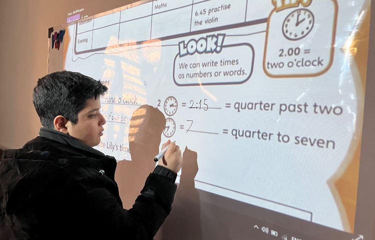 انجام فعالیت‌های کتاب-زنگ زبان عمومی 5