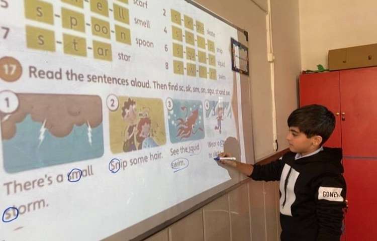 انجام فعالیت‌های کتاب در زنگ زبان عمومی 1