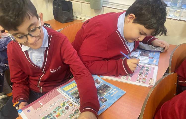 انجام فعالیت‌های کتاب در زنگ زبان عمومی 1