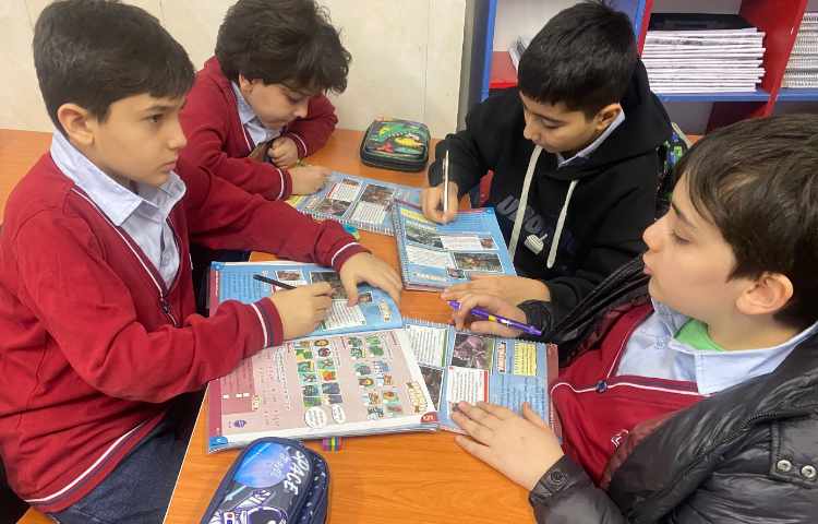 انجام فعالیت‌های کتاب در زنگ زبان عمومی 1