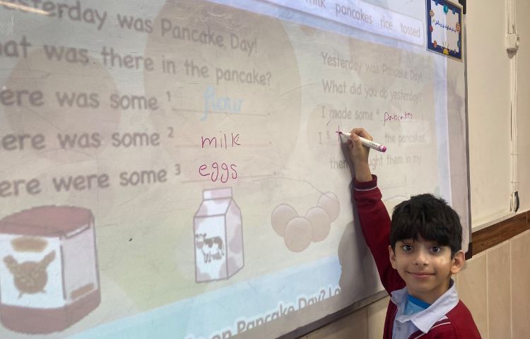 انجام فعالیت‌های کتاب در زنگ زبان عمومی 2