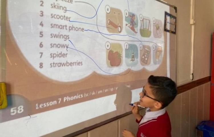 انجام فعالیت‌های کتاب در زنگ زبان عمومی