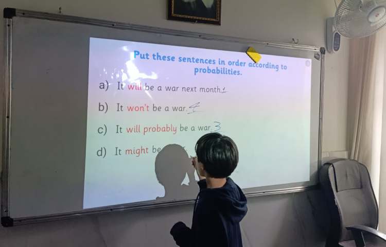 انجام فعالیت‌های کتاب در زنگ General English 1