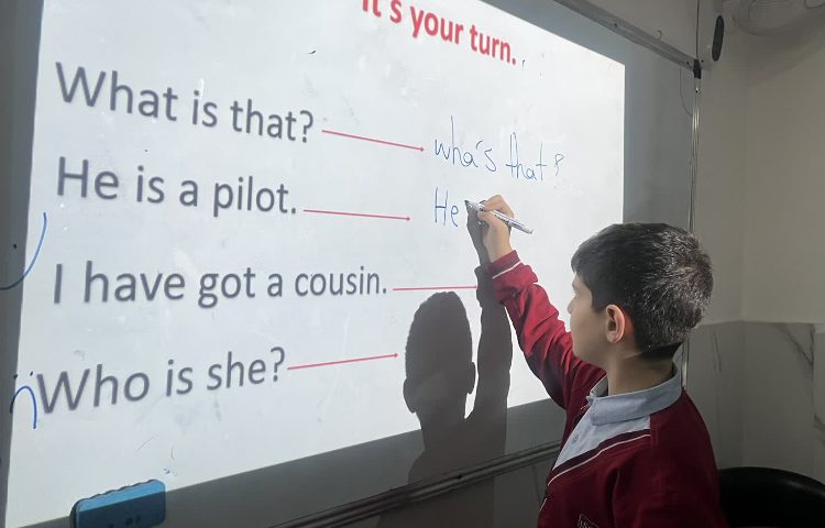 انجام فعالیت‌های کتاب در زنگ General English 1