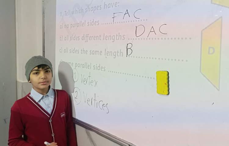 انجام فعالیت‌های کتاب در زنگ Maths 1