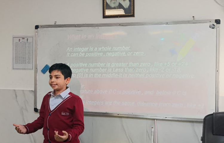 انجام فعالیت‌های کتاب در زنگ Math 2