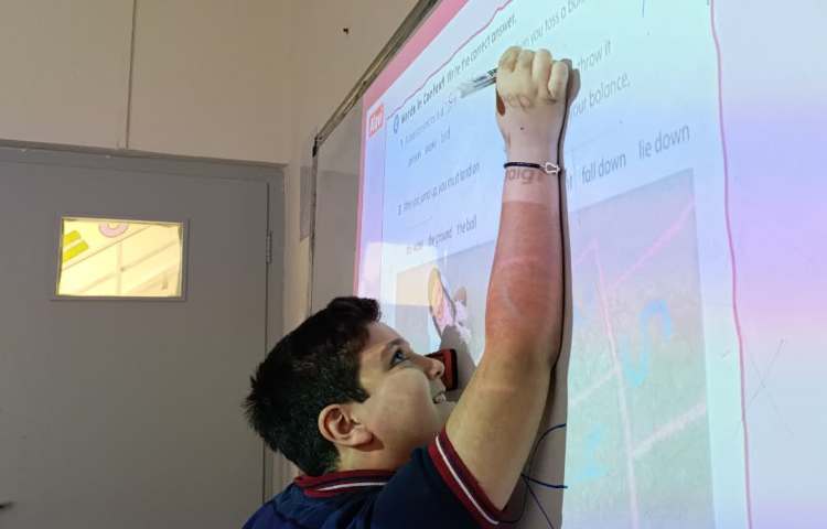 انجام فعالیت‌های کتاب در زنگ General English 2