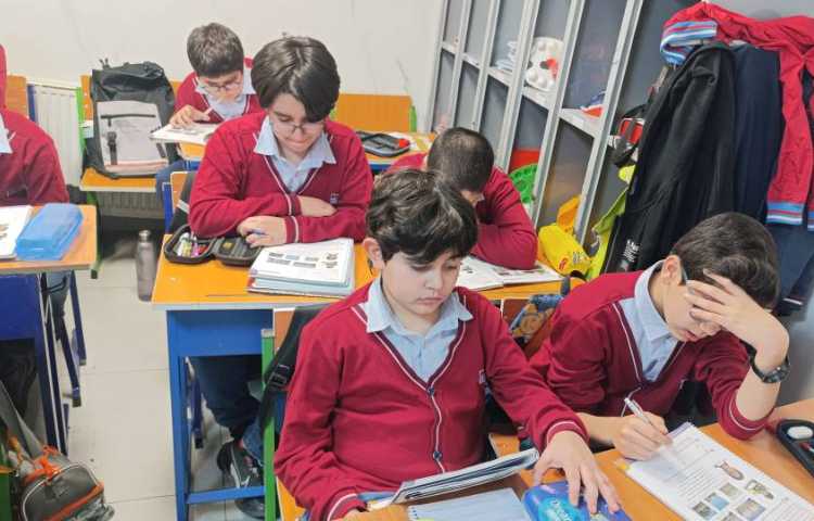 انجام فعالیت های کتاب در زنگ General English 3