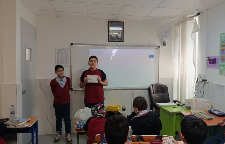 انجام فعالیت‌های کتاب در زنگ Math 3