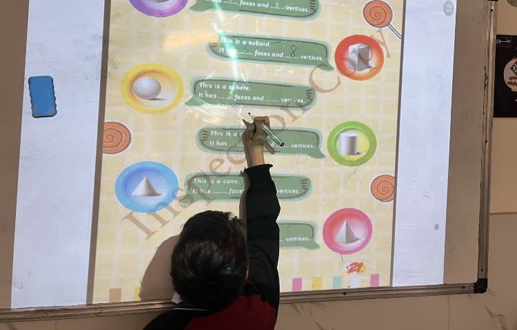 انجام فعالیت‌های کتاب در زنگ Math 3