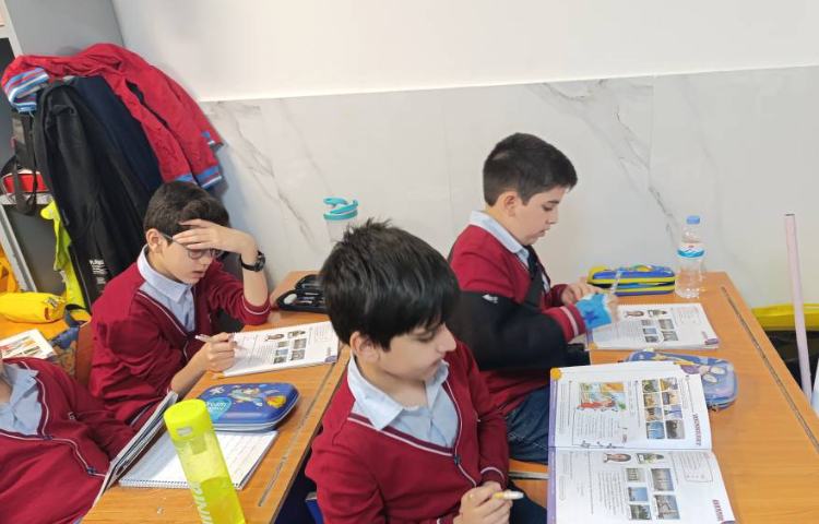 انجام فعالیت های کتاب در زنگ General English 4