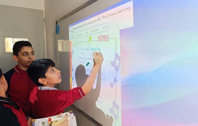 انجام فعالیت‌های کتاب در زنگ General English