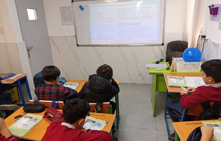 انجام فعالیت‌های کتاب در زنگ General English