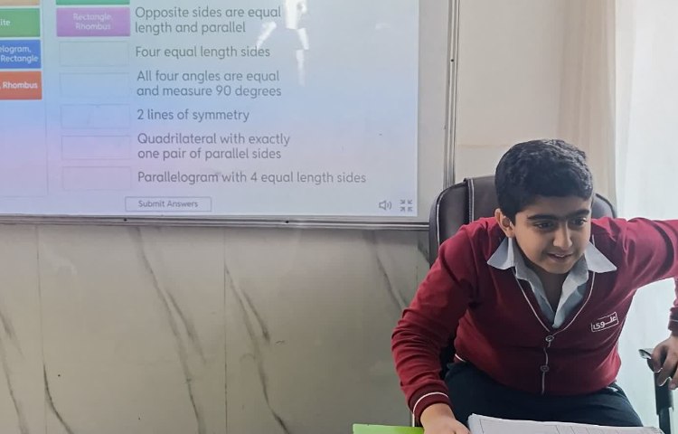 انجام فعالیت‌های کتاب در زنگ General English