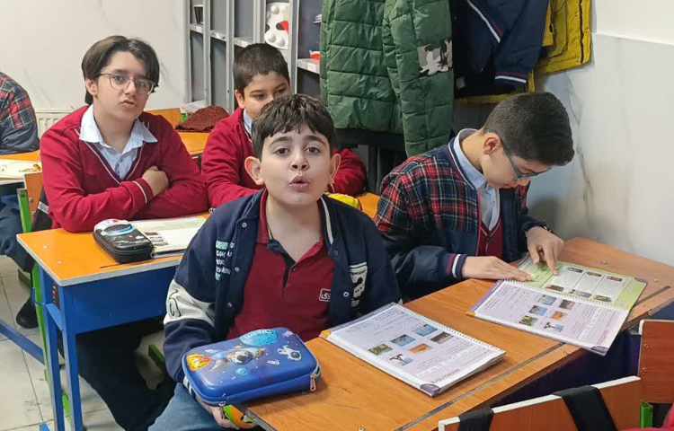 انجام فعالیت‌های کتاب در قالب بازی در زنگ General English 2