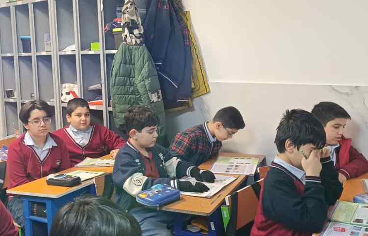 انجام فعالیت‌های کتاب در قالب بازی در زنگ General English 3