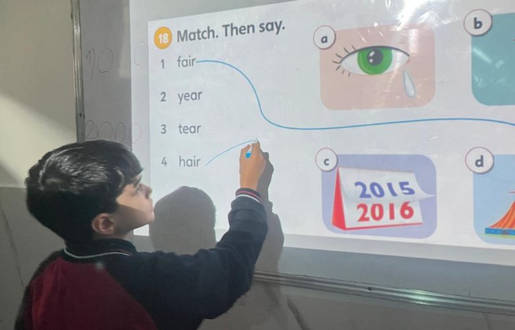 انجام فعالیت های کتاب در کلاس 2