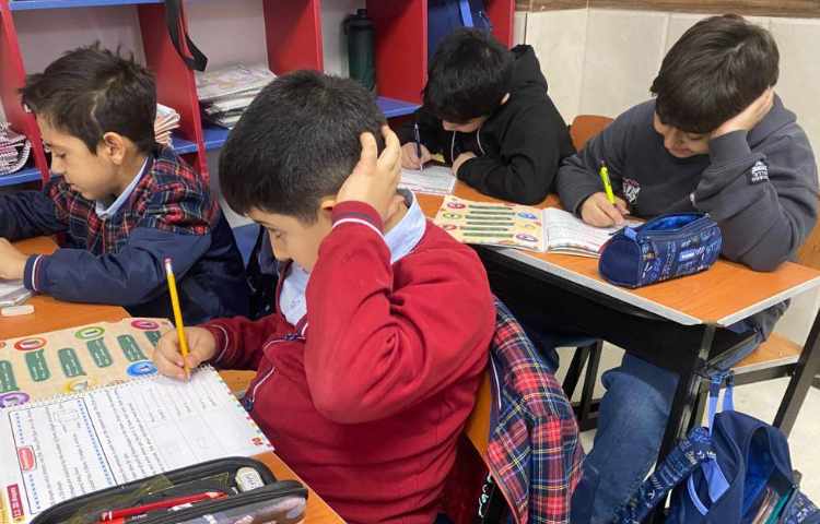 انجام فعالیت‌های کتاب Math در کلاس 2