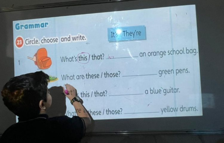 انجام فعالیت‌های کتاب در کلاس 3