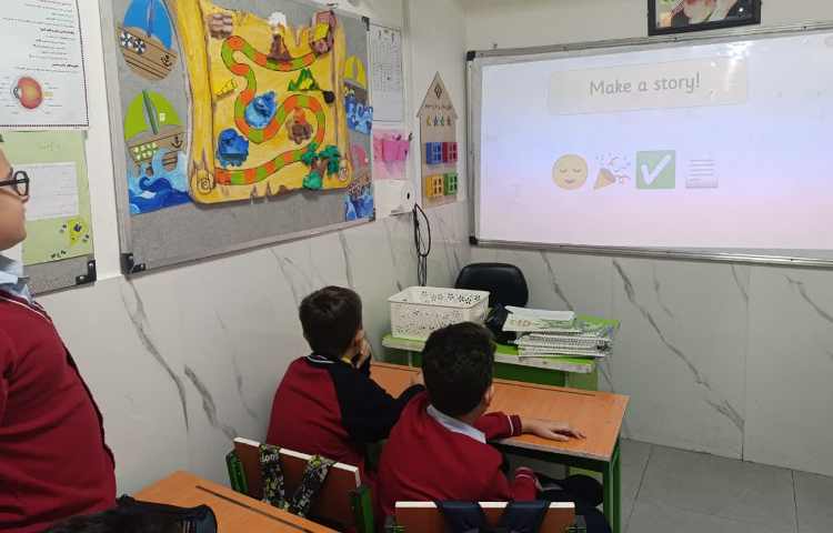 انجام فعالیت‌های کتاب و تمرین جمله‌سازی در زنگ General English 2