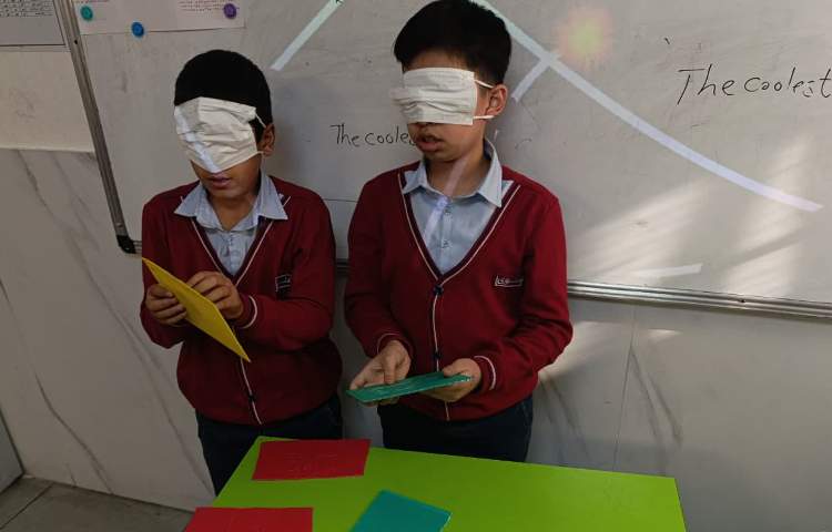 انجام فعالیت‌های کتاب و تمرین مبحث integers در زنگ Math 2