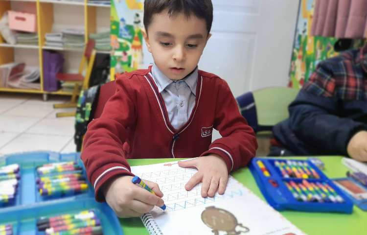 *انجام فعالیت‌های کتاب Math و Pencil Control 1