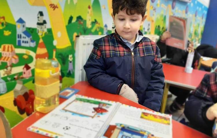 انجام فعالیت‌های کتاب Science و Pencil Control 1