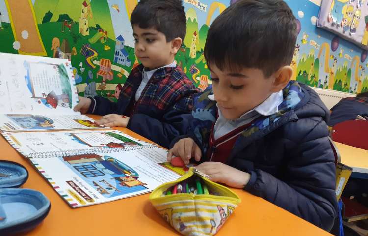 انجام فعالیت‌های کتاب Science و Pencil Control 4