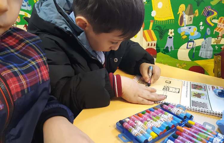 *انجام فعالیت‌های کتاب Math و Pencil Control 5